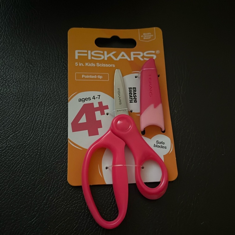 Fiskars 5" Kids Scissors NWT in Pink